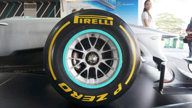 This Is Why Formula 1 Tires Have No Treads