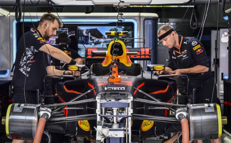How Much Do F1 Mechanics Make?